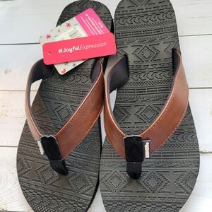 Muk Luks Women's Black and‎ Pink Footwear